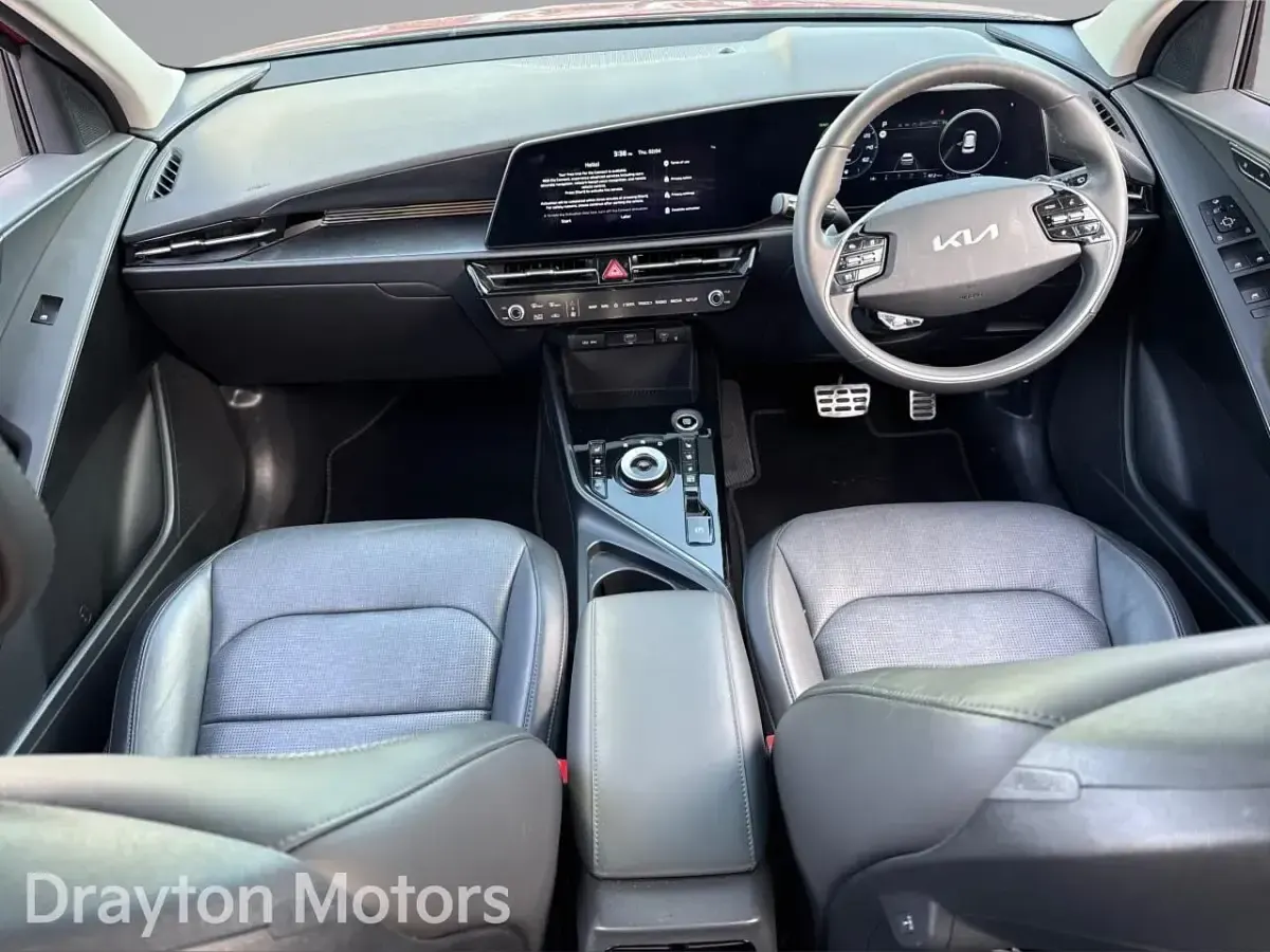 Gebraucht Kia Niro 139 PS (102 kW) 2024 Rot SUV