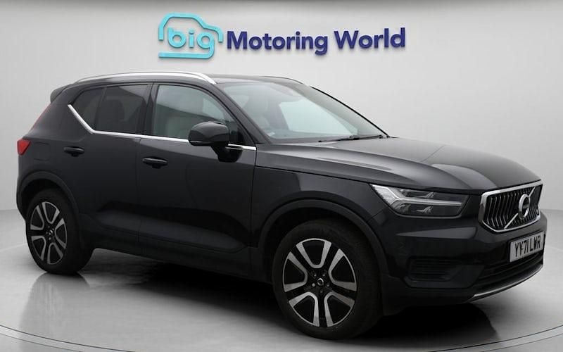 Used 2021 Volvo XC40 Inscription SUV | £20,200 (Good price) - Image 1/4
