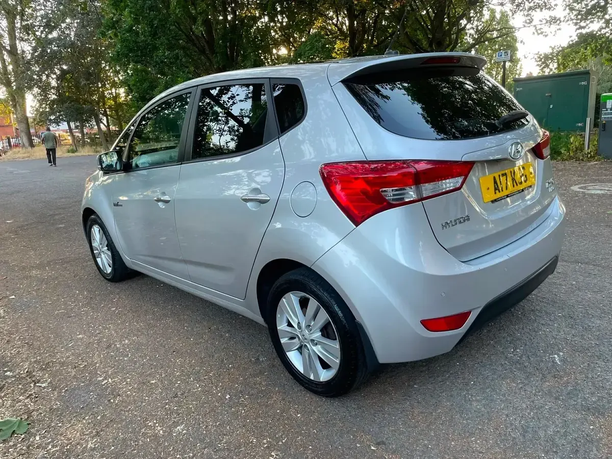 Used Hyundai ix20 Style 90 HP (66 kW) 2011 Silver Hatchback