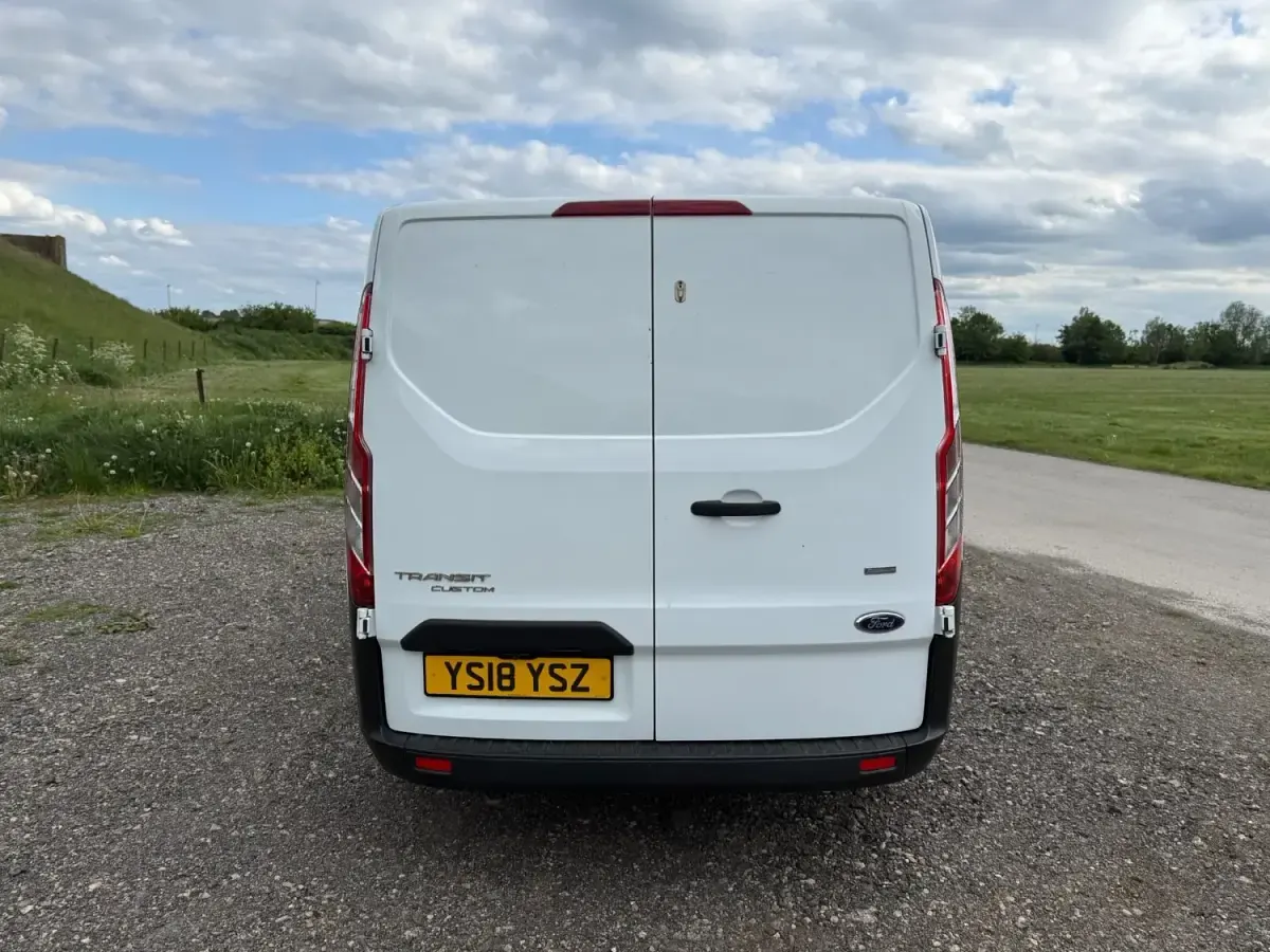 Begagnad Ford Transit Custom 105 HK (77 kW) 2018 Vit Van