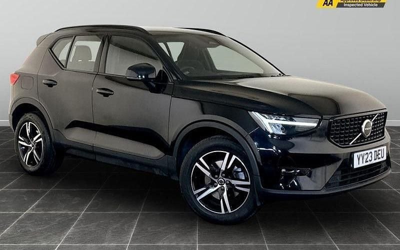 Used 2025 Volvo XC40 Plus SUV | £22,295 (Good price) - Image 1/2