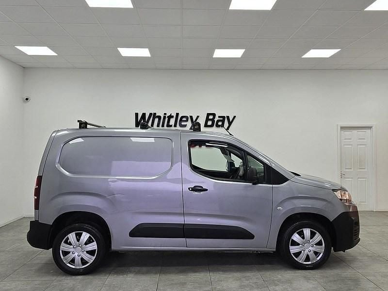 Used Citroën Berlingo Start 100 HP (73 kW) 2020 Grey MPV