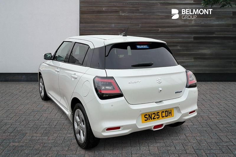Used Suzuki Swift 2025 White Hatchback