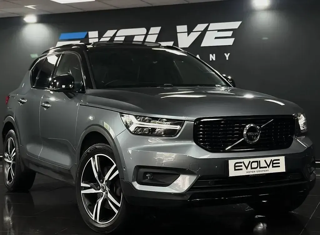 Usado Volvo XC40 190 HP (139 kW) 2018 Cinzento SUV