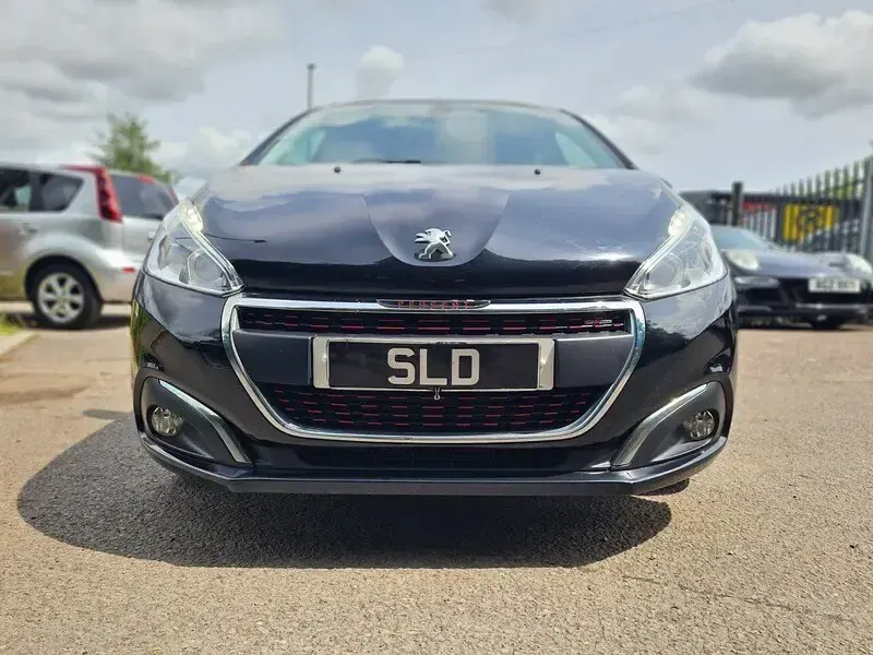 Used Peugeot 208 GT-line 100 HP (73 kW) 2016 Black Hatchback