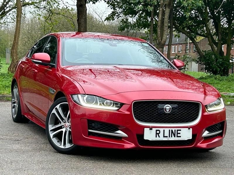 Used Jaguar XE R-Sport 180 HP (132 kW) 2018 Red Sedan