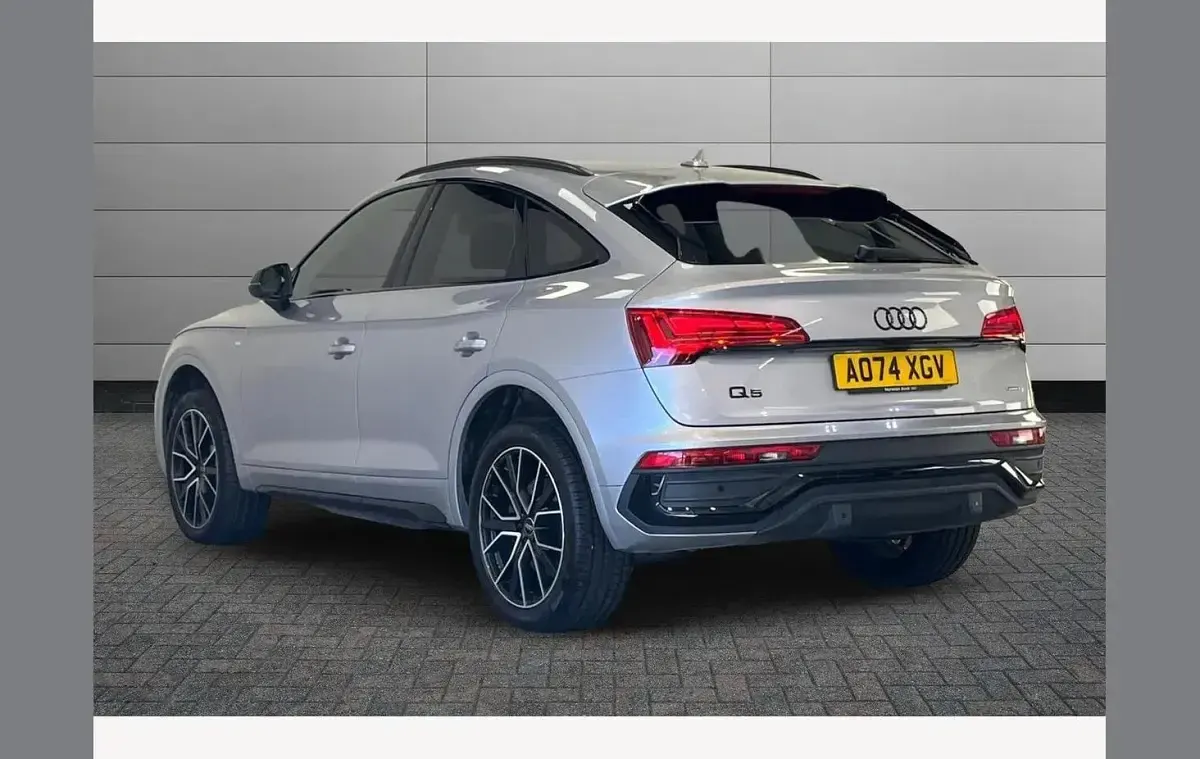 Used Audi Q5 Black Edition 200 HP (147 kW) 2024 Silver SUV