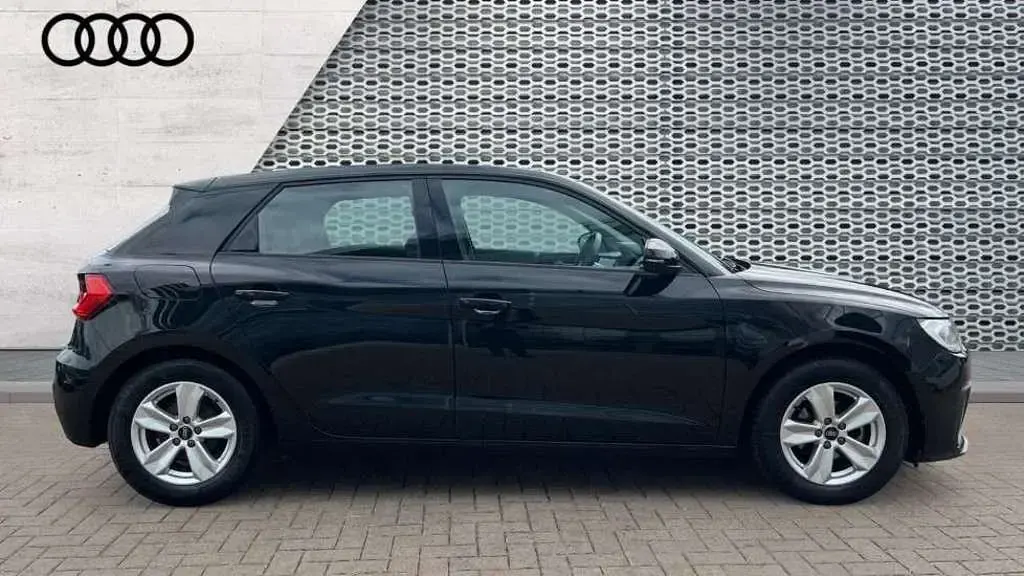 Used Audi A1 Design 95 HP (69 kW) 2022 Black SUV
