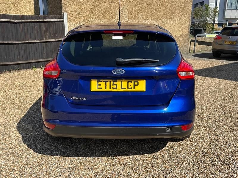 Używany Ford Focus Zetec 125 KM (91 kW) 2015 Niebieski Hatchback