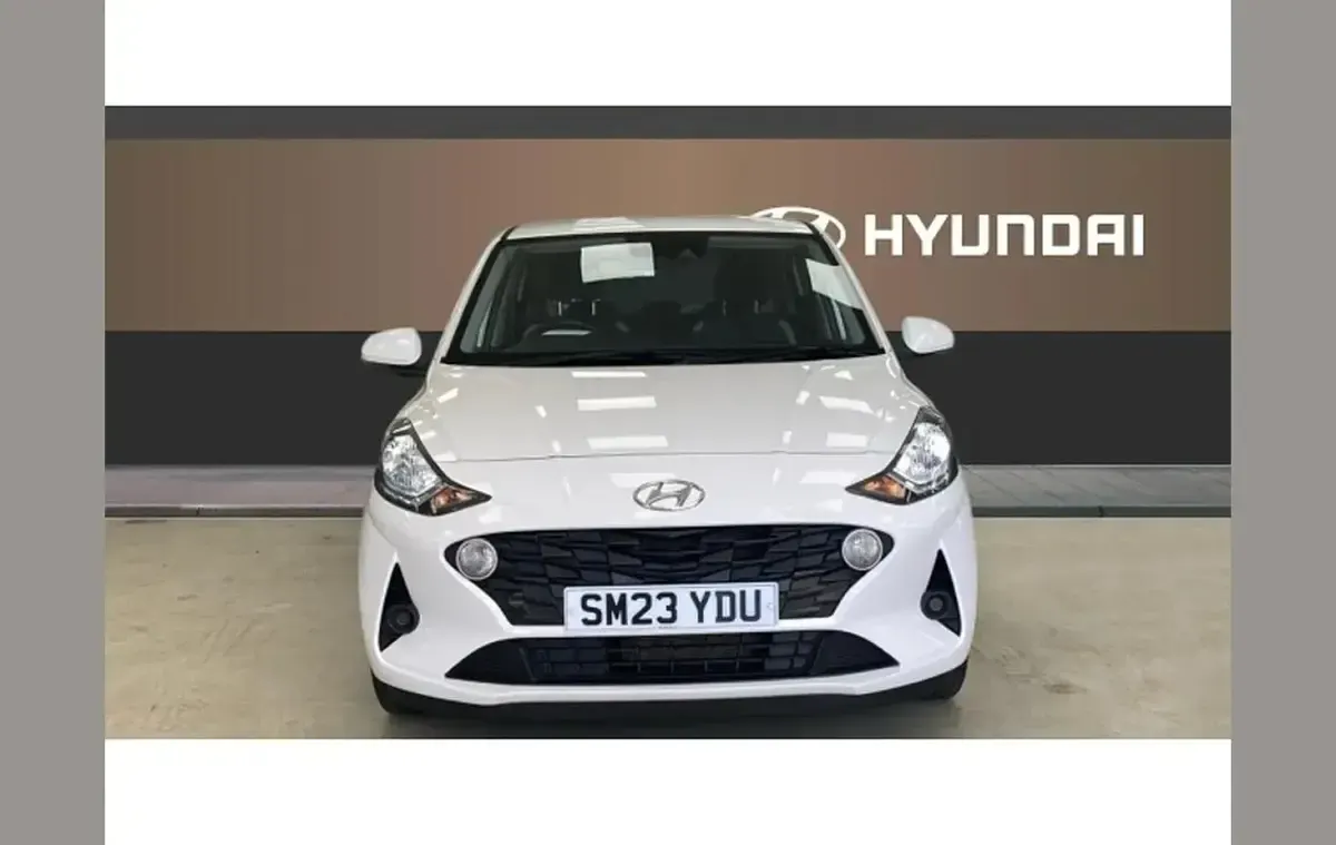 Used Hyundai i10 SE 83 HP (61 kW) 2023 White Hatchback