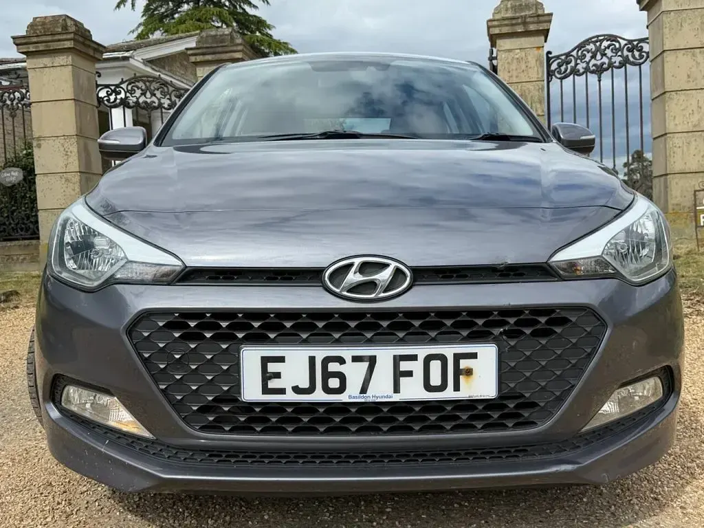 Used Hyundai i20 SE 84 HP (61 kW) 2017 Grey Hatchback