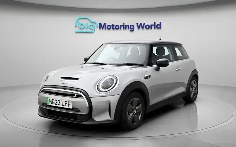 Used Mini Cooper Level 1 135 kW (184 HP) 2023 Hatchback