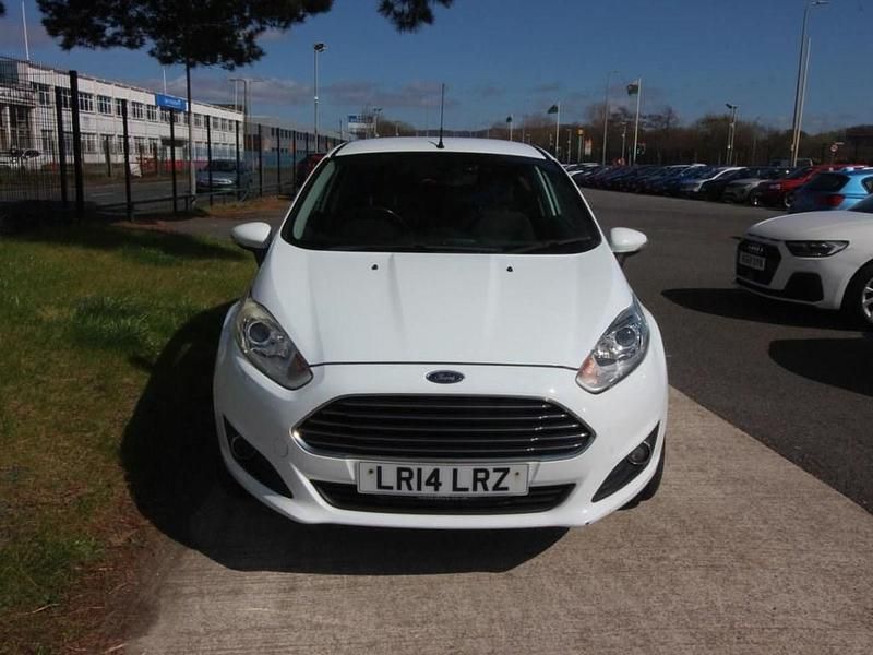 Used Ford Fiesta Zetec 82 HP (60 kW) 2014 White Hatchback