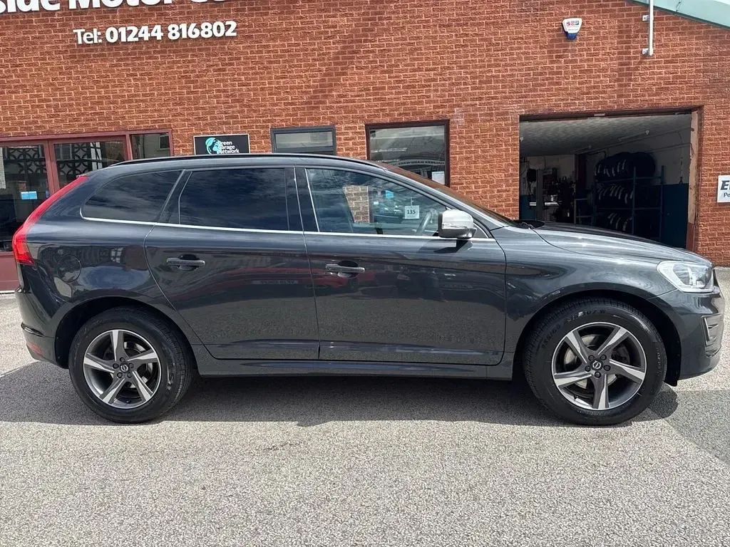 Used Volvo XC60 R-Design 190 HP (139 kW) 2016 Grey SUV