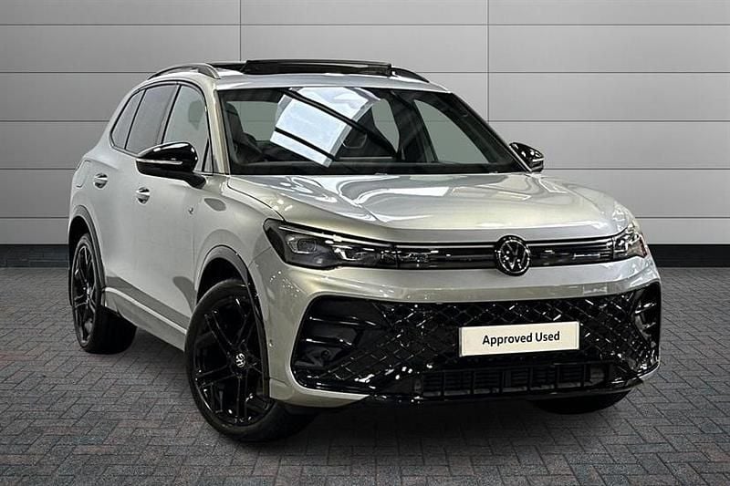 Oyster silver Used 2025 VW Tiguan R-line SUV | £36,991 - Image 1/4
