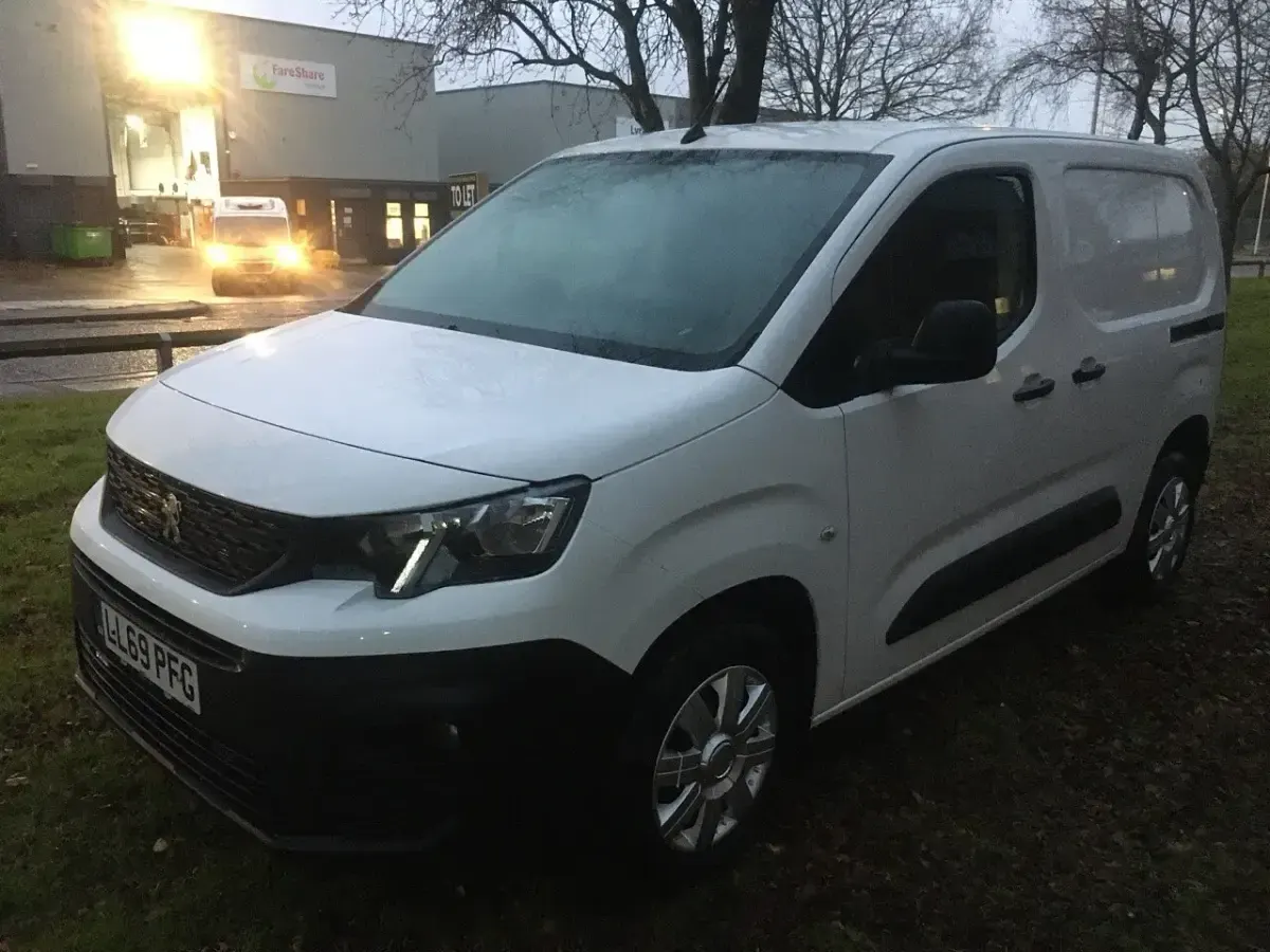 Used Peugeot Partner 131 HP (96 kW) 2019 White MPV