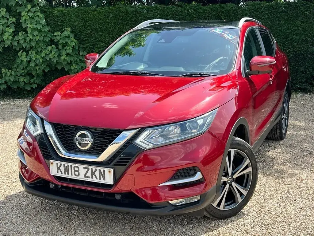 Used Nissan Qashqai N-Connecta 115 HP (84 kW) 2018 Red SUV
