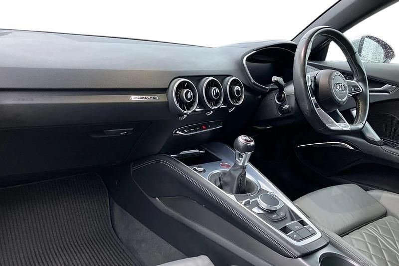 Used Audi TT Roadster Comfort 2017 Red Cabriolet