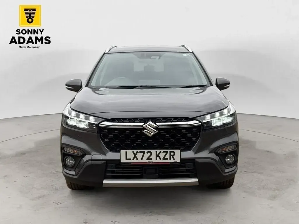 Usado Suzuki SX4 2023 Gris Utilitario