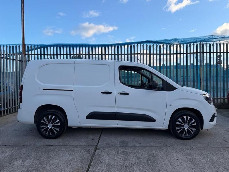 Used Vauxhall Combo Sportive 100 HP (73 kW) 2020 White MPV