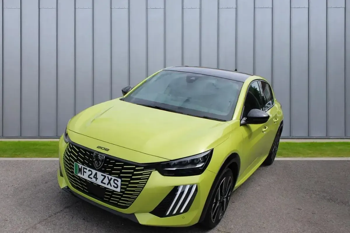 Used Peugeot e-208 GT 113 kW (154 HP) 2024 Yellow Hatchback