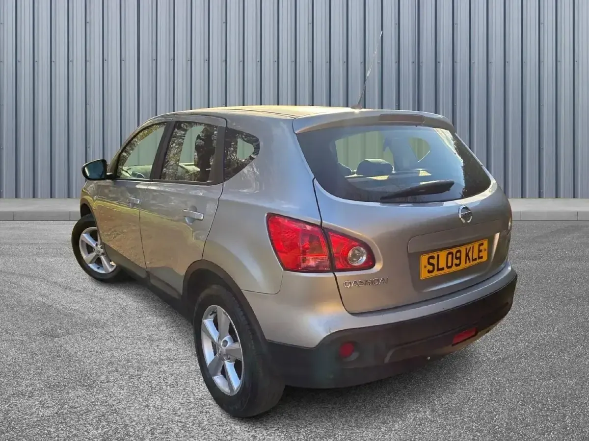 Used Nissan Qashqai Acenta 114 HP (83 kW) 2009 Silver SUV