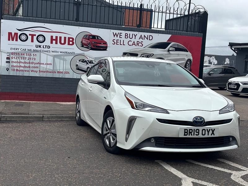 Used Toyota Prius 2025 White Hatchback