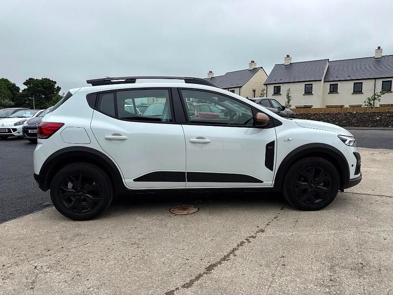 New Dacia Sandero Extreme 90 HP (66 kW) 2025 White Hatchback