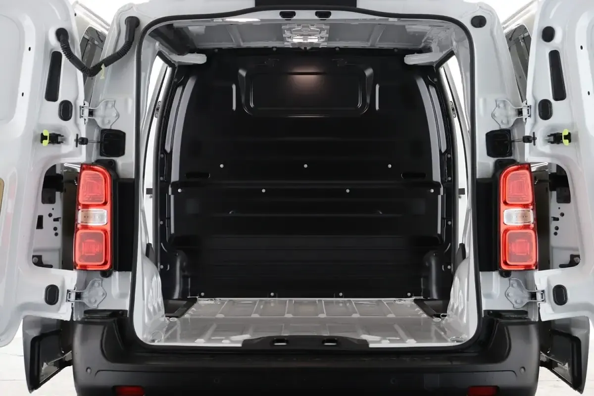 New Peugeot Expert 145 HP (106 kW) 2026 White Van