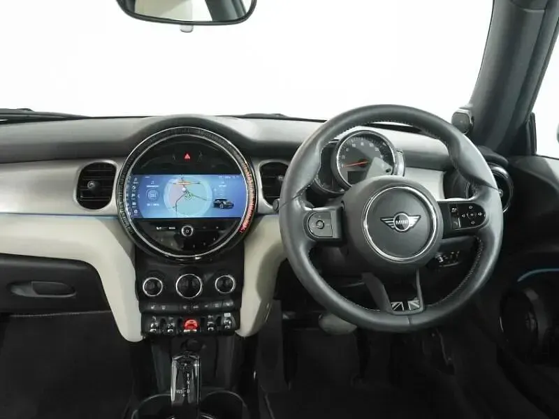 Usado Mini Cooper Exclusive 134 CV (98 kW) 2022 Negro Utilitario
