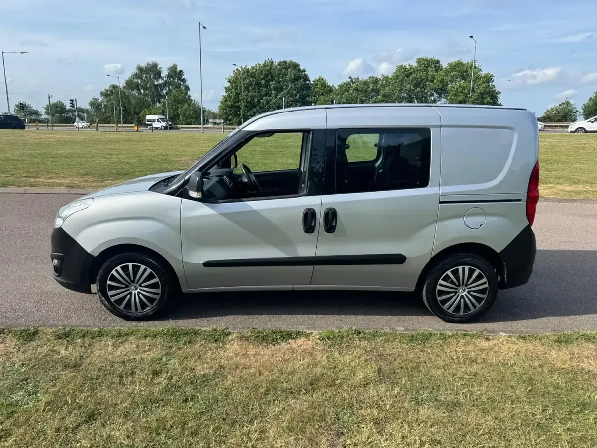 Used Vauxhall Combo 2017 Silver MPV