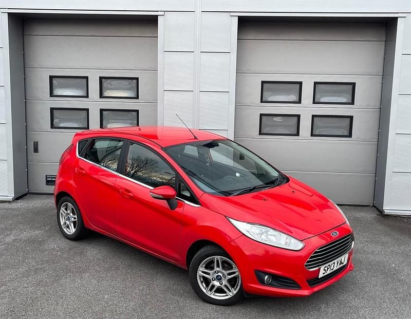 Used Ford Fiesta Zetec 82 HP (60 kW) 2013 Red Hatchback