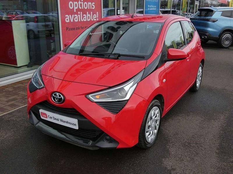 Used Toyota Aygo X-play 72 HP (52 kW) 2019 Red Hatchback