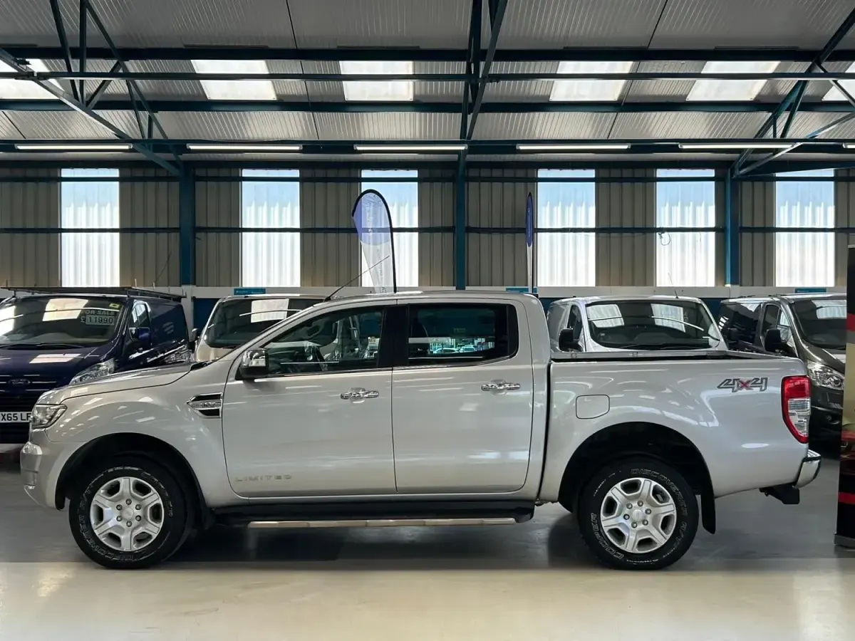 Begagnad Ford Ranger Limited 200 HK (147 kW) 2016 Silver Pickup