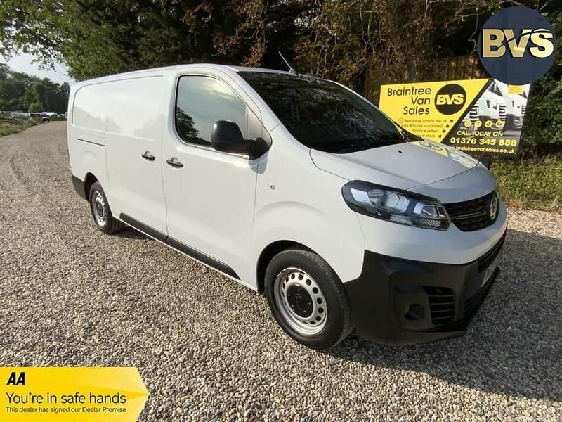 White Used 2023 Vauxhall Vivaro S MPV | £12,350 (Good price) - Image 1/4