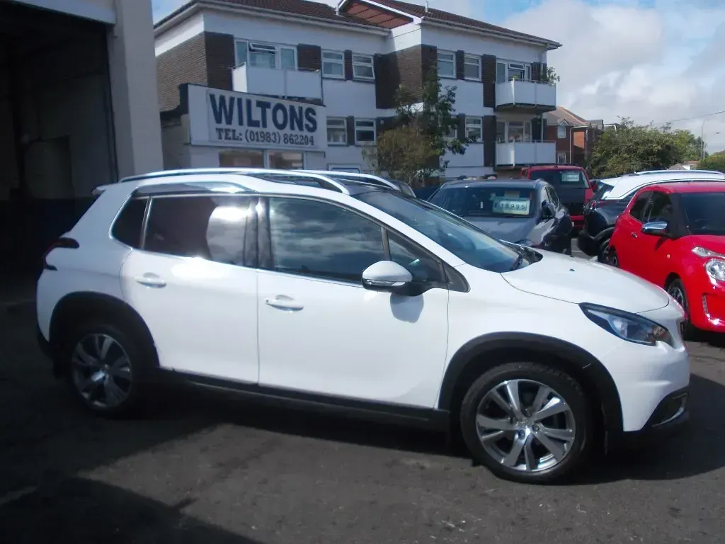 Used Peugeot 2008 Allure Premium 110 HP (80 kW) 2019 White SUV