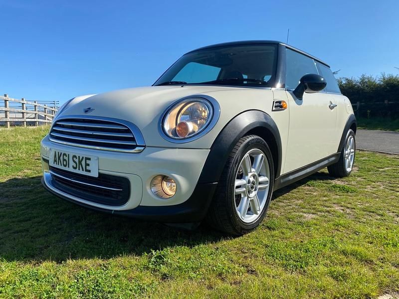 Usado Mini Cooper Hatch 2011 Blanco Utilitario