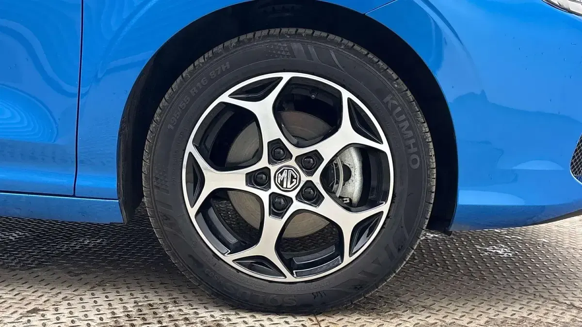 Used MG MG3 Trophy 194 HP (142 kW) 2025 Blue Hatchback