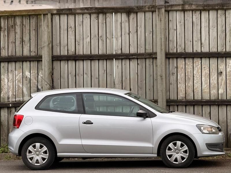 Used VW Polo S 70 HP (51 kW) 2011 Silver Hatchback