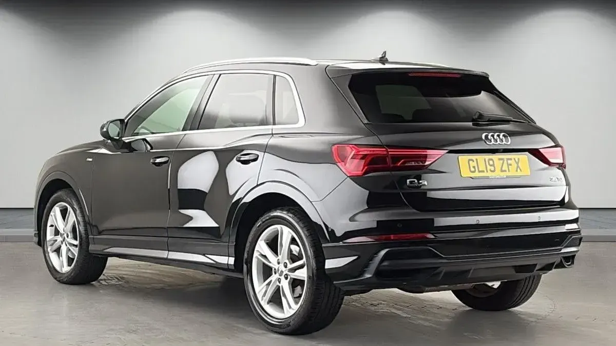 Begagnad Audi Q3 S-Line 150 HK (110 kW) 2019 Svart SUV