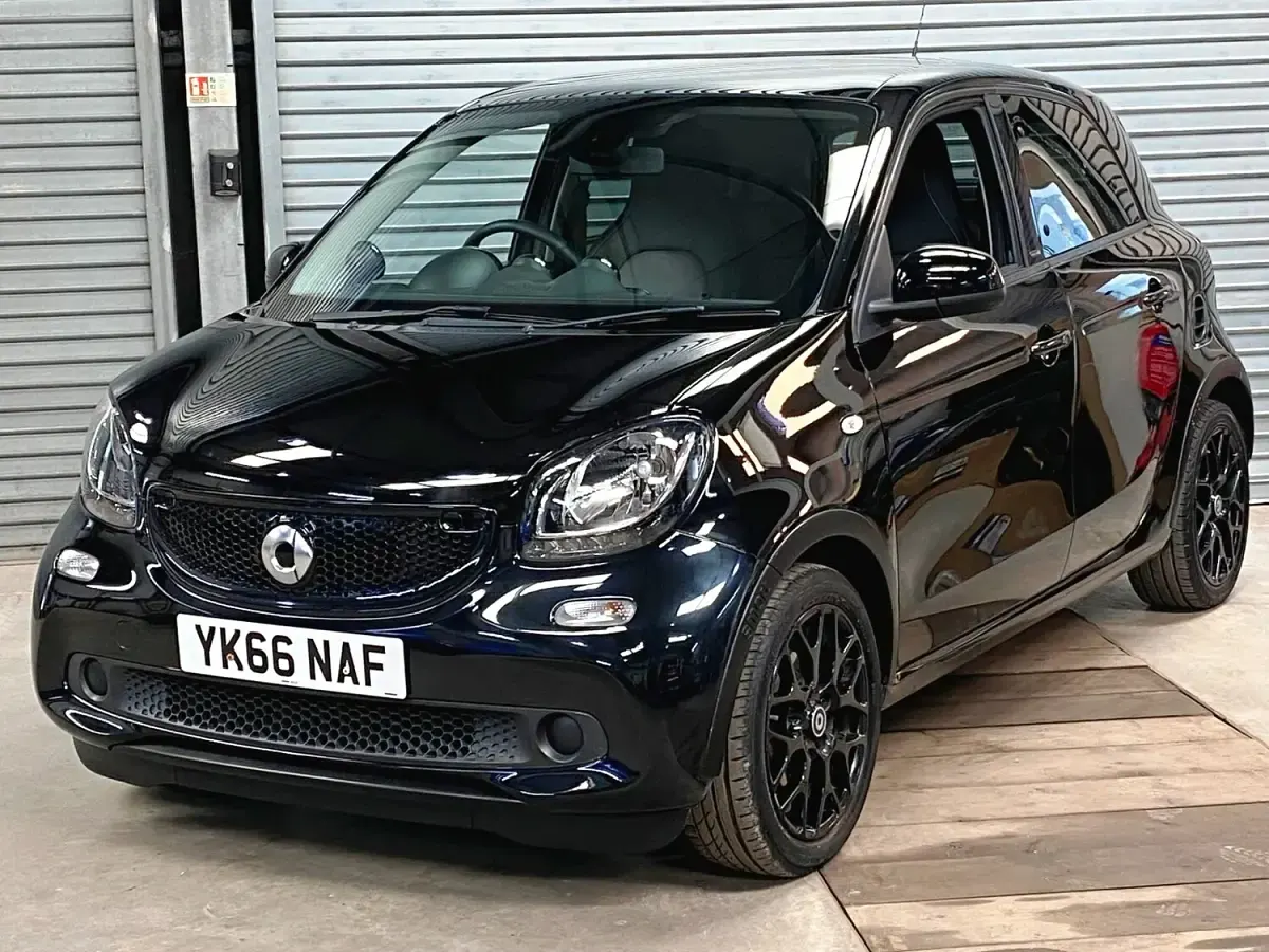 Used Smart ForFour 71 HP (52 kW) 2016 Black Hatchback