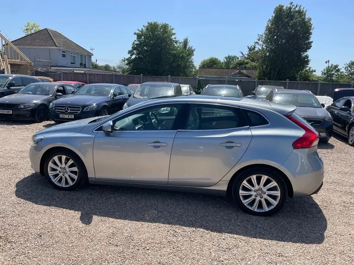Used Volvo V40 SE Lux 190 HP (139 kW) 2015 Silver Hatchback