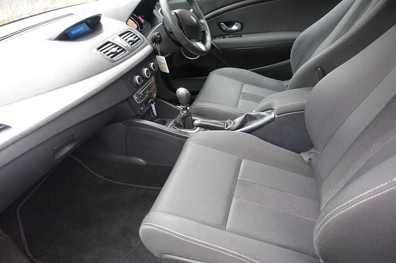 Used Renault Mégane Coupé Dynamique 2010 White Coupe