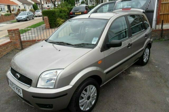 Used 2002 Ford Fusion Estate | £2,695 (Fair price) - Image 1/4