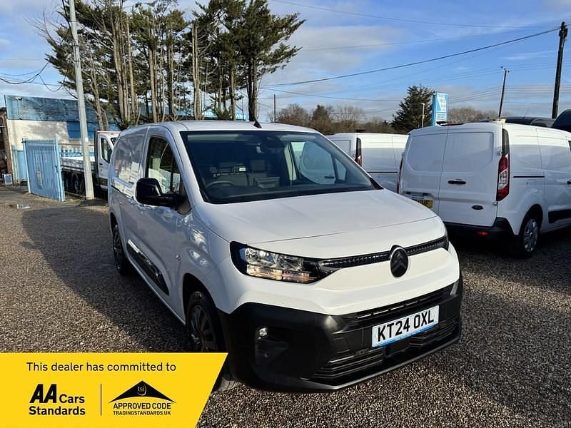 White Used 2024 Citroën Berlingo MPV | £15,250 (Fair price) - Image 1/4