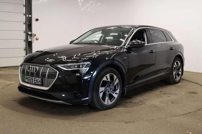 Usado Audi e-tron Advanced 300 kW (408 CV) 2019 Negro SUV