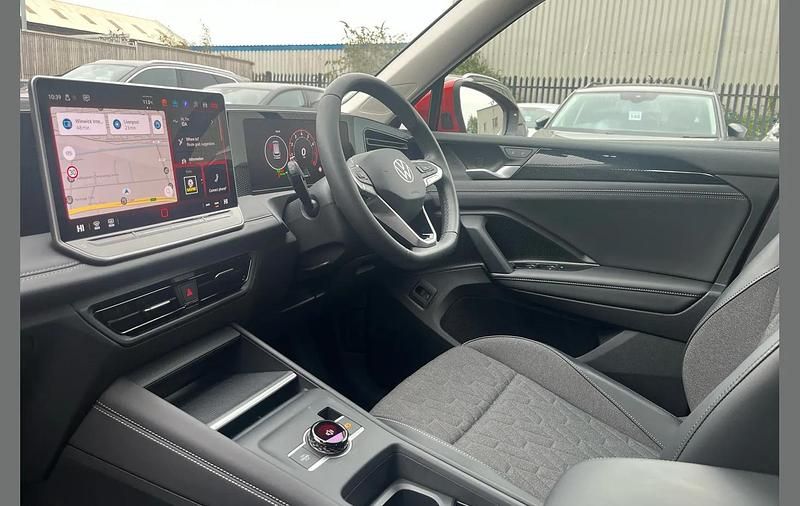 Used VW Tiguan Match 129 HP (94 kW) 2025 Red SUV