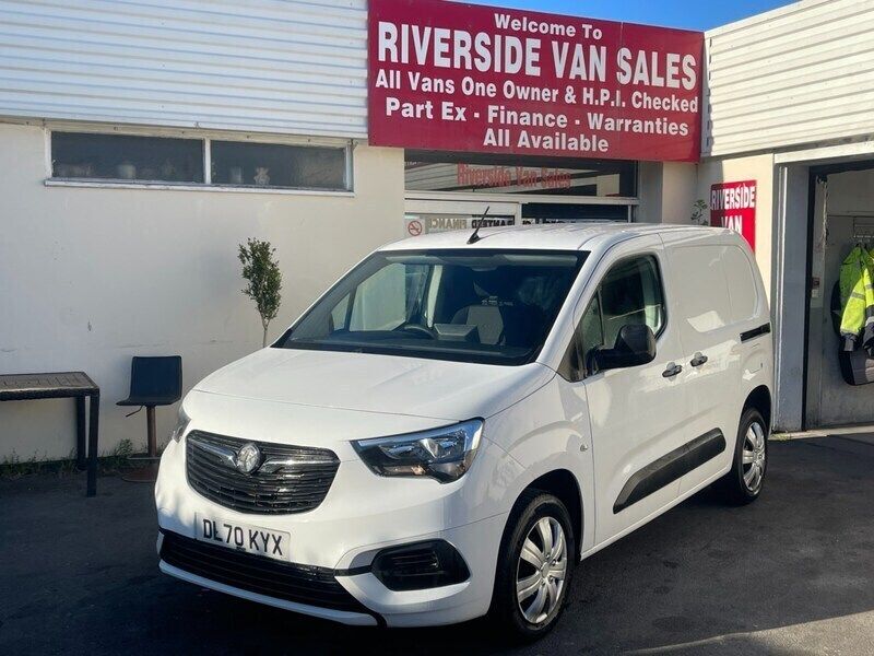 White Used 2020 Vauxhall Combo Sportive MPV | £6,995 (Good price) - Image 1/4