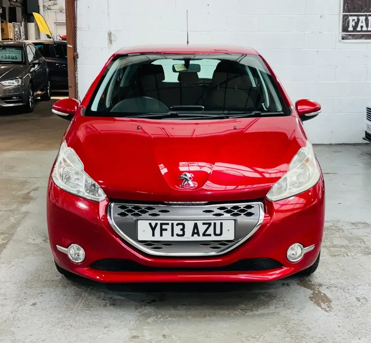 Used Peugeot 208 Active 68 HP (50 kW) 2013 Red Hatchback