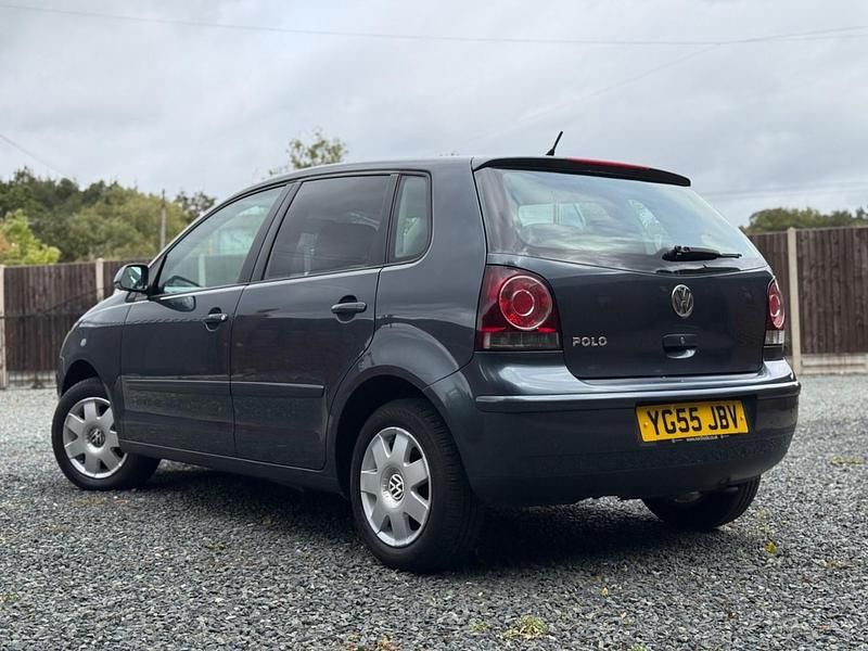 Begagnad VW Polo S 55 HK (40 kW) 2006 Grå Halvkombi